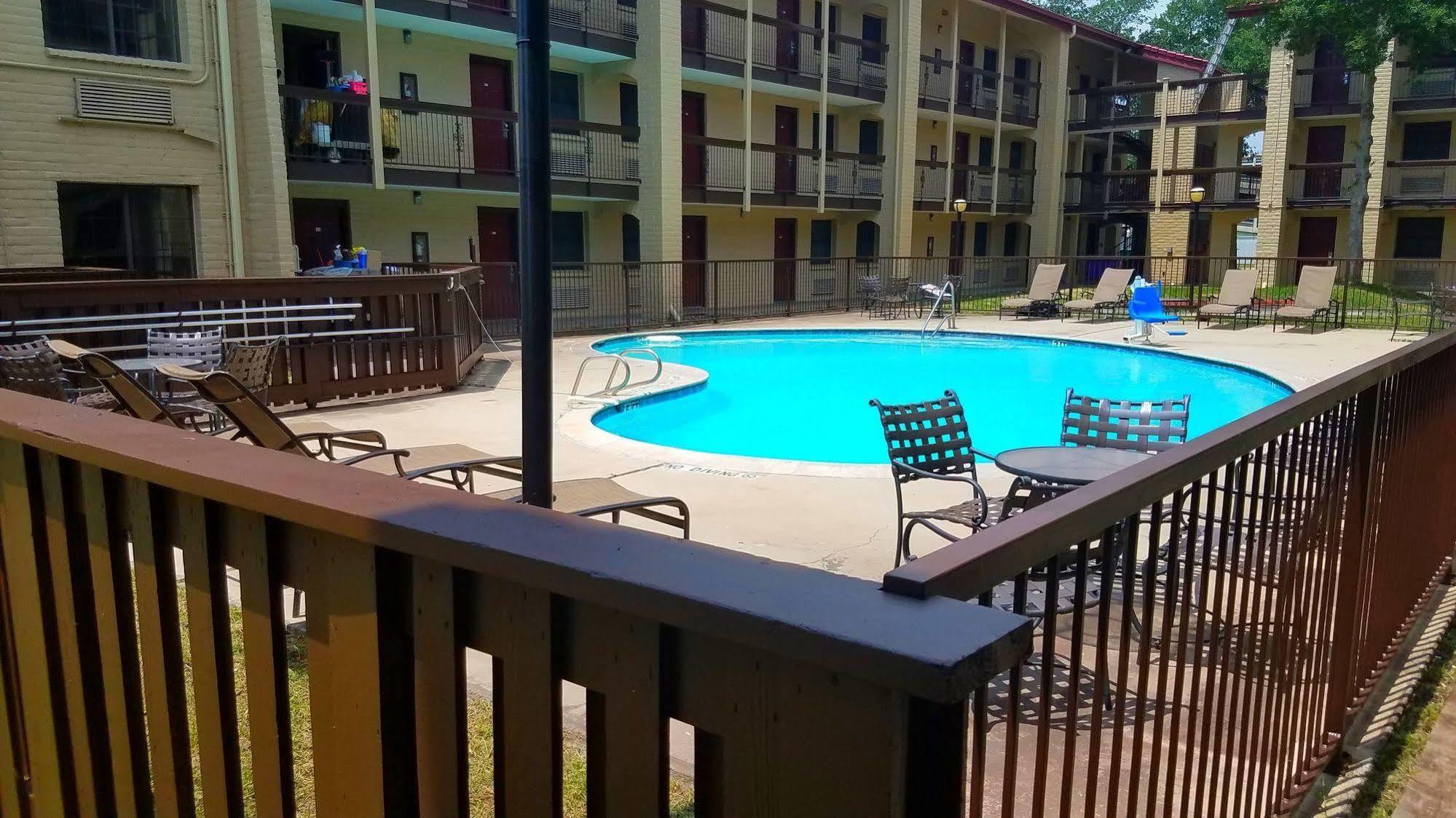 Red Roof Inn & Suites Houston- Hobby Airport Zewnętrze zdjęcie